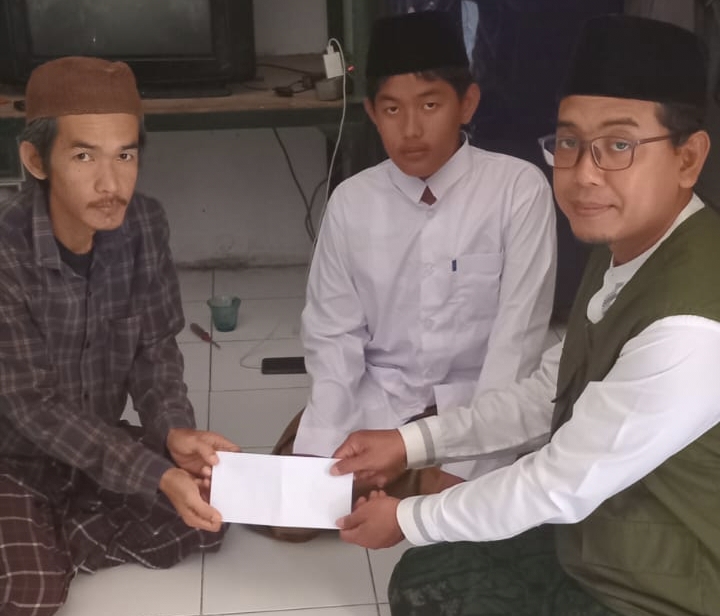 LAZISNU PCNU Kota Bogor Salurkan Beasiswa Santri ke Pondok Pesantren Lirboyo Kediri